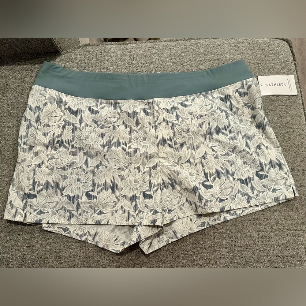 NWT Athleta Womens Plus Shorts 22W